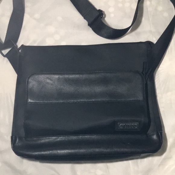 Guess Crossbody messenger bag - Picture 3 of 10